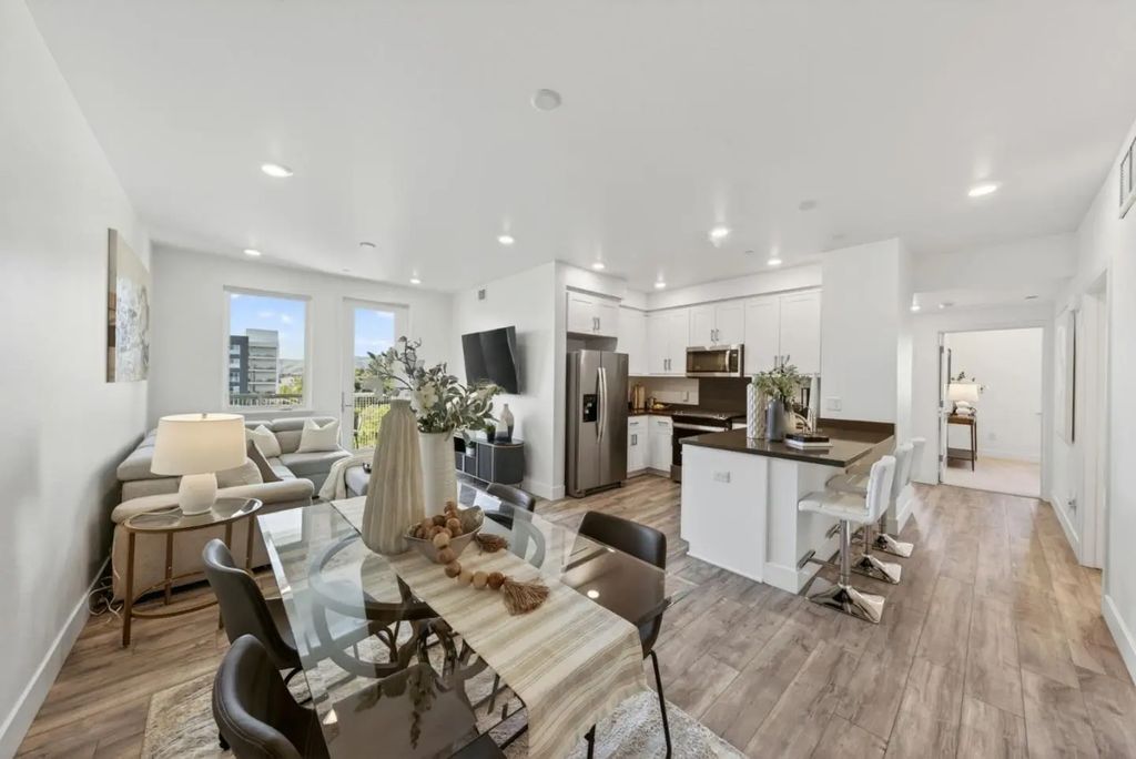 42111 Osgood 404, Fremont