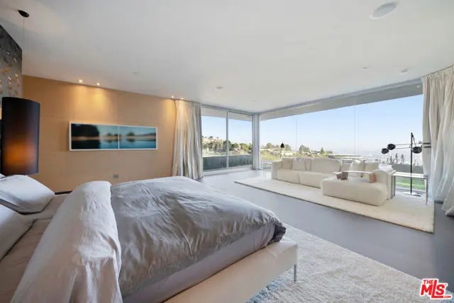 1610 Carla, Beverly Hills