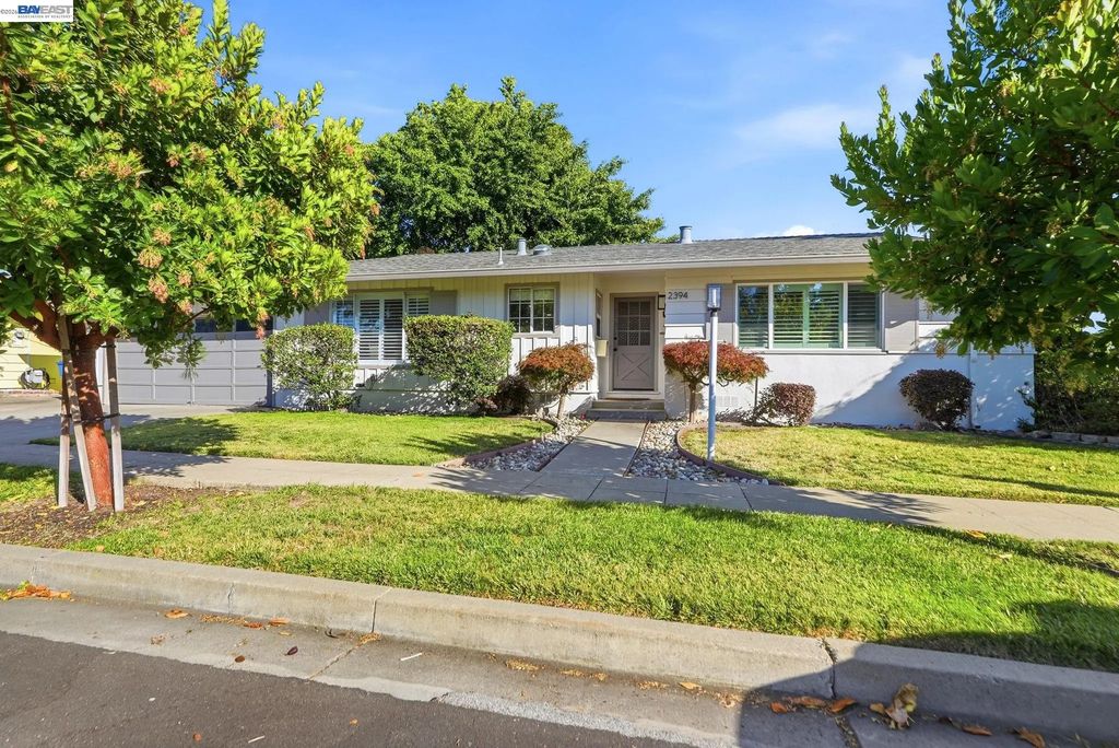 2394 Tahiti St, Hayward