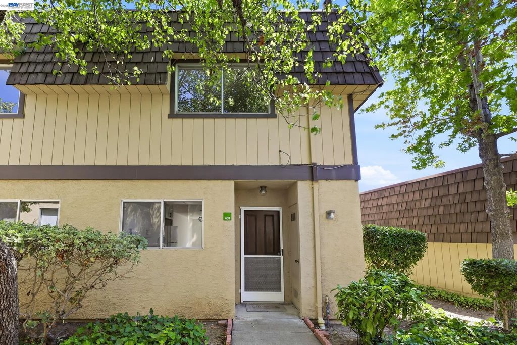 10401 Shaw St 401, Oakland