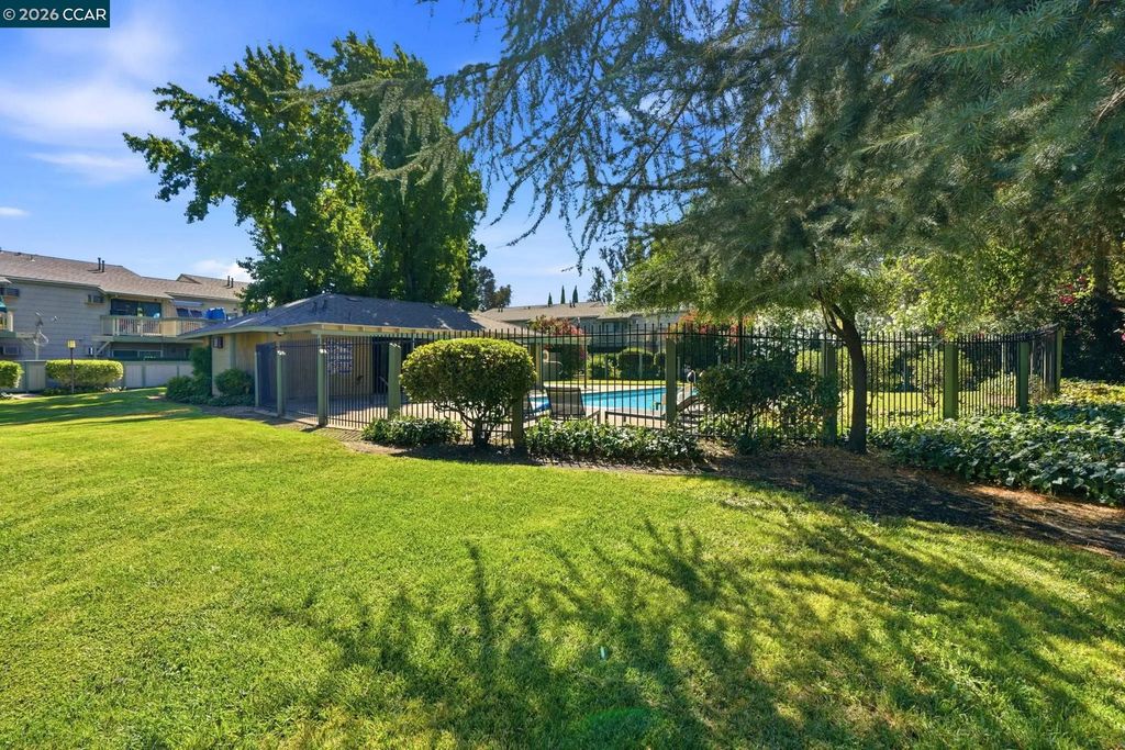 2890 Treat Blvd 39, Concord