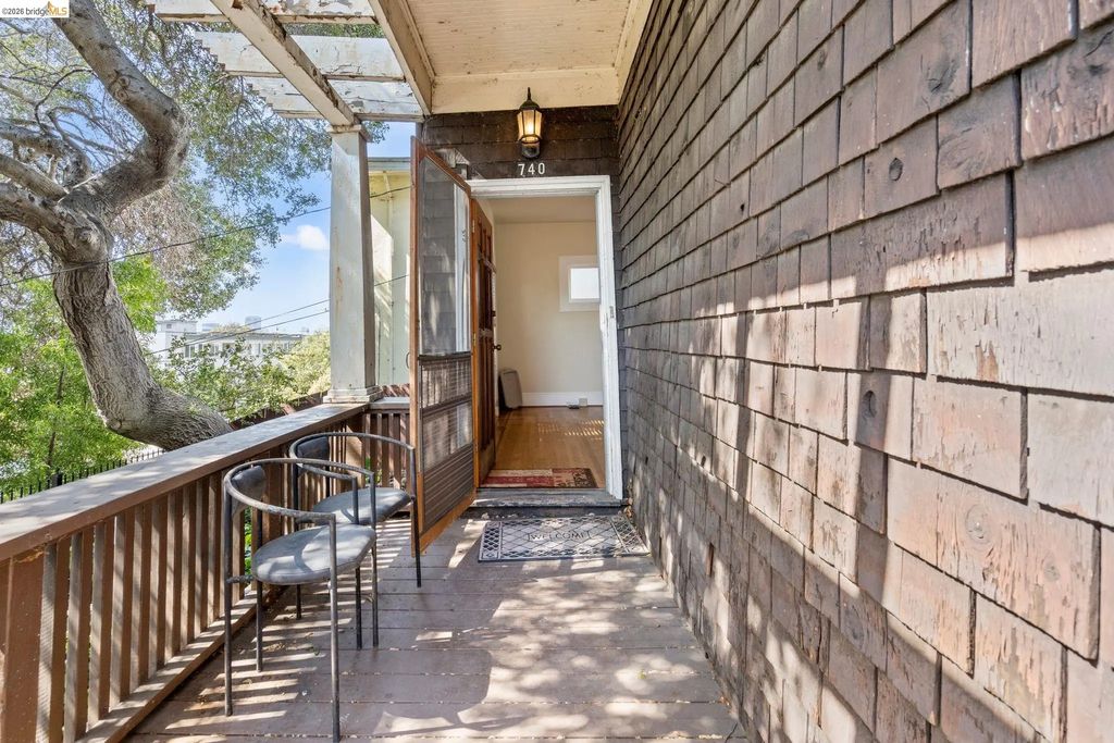738 E 19th St, Oakland