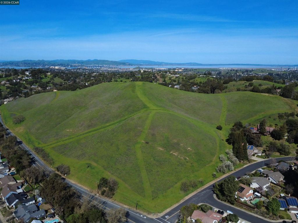 Vine Hill Way, Martinez