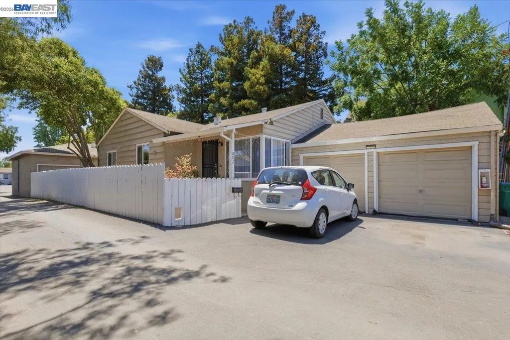 882 W Tennyson Rd, Hayward