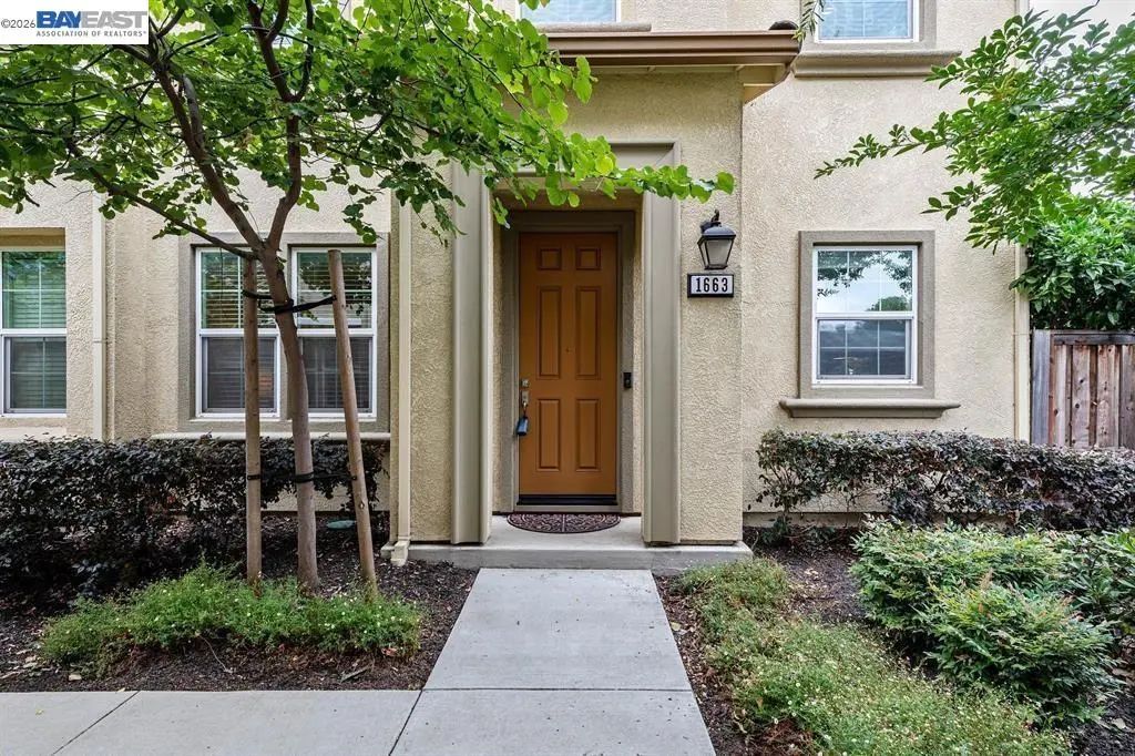 1663 Sylvia St, Hayward