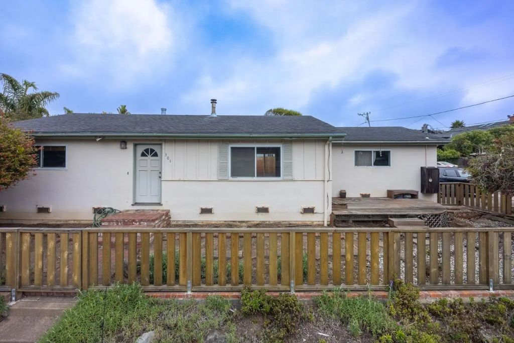 301 Beach Street, Moss Beach