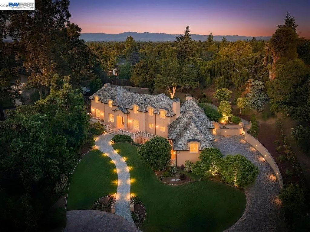 13388 Surrey Ln, Saratoga