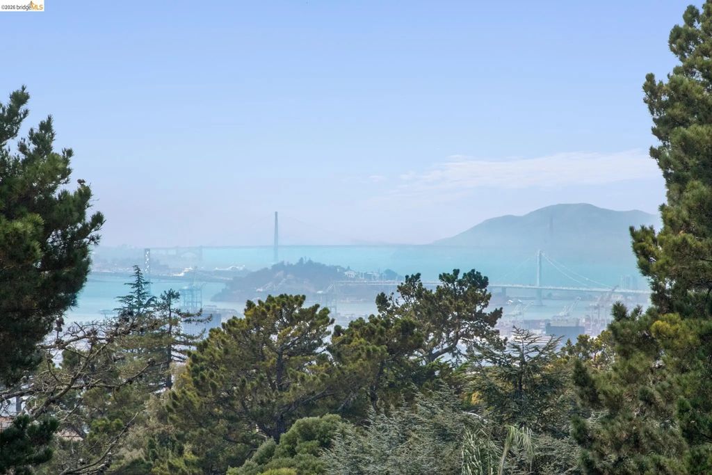 14 Hillcrest Ct, Oakland