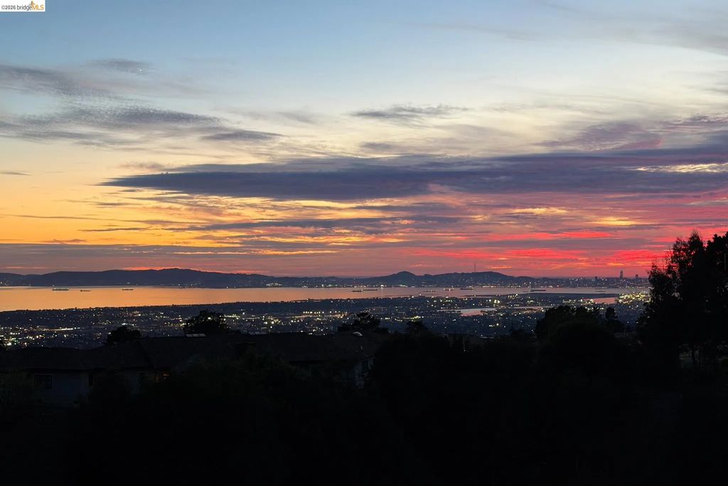 14 Hillcrest Ct, Oakland