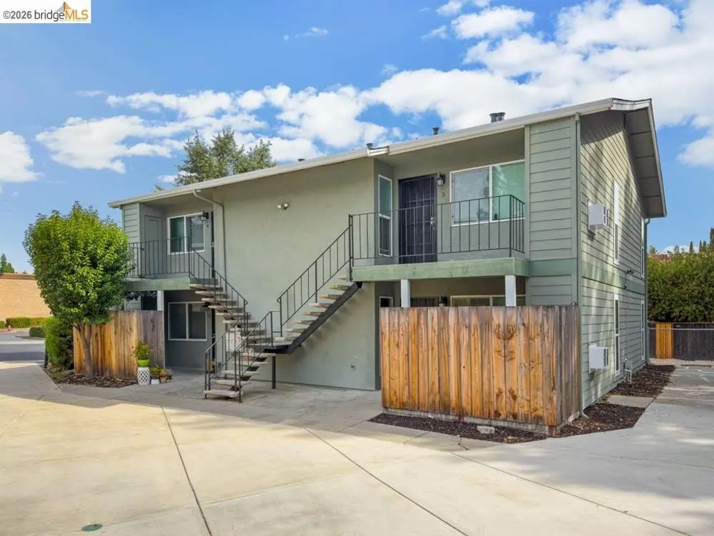 111 Virginia Hills Dr, Martinez