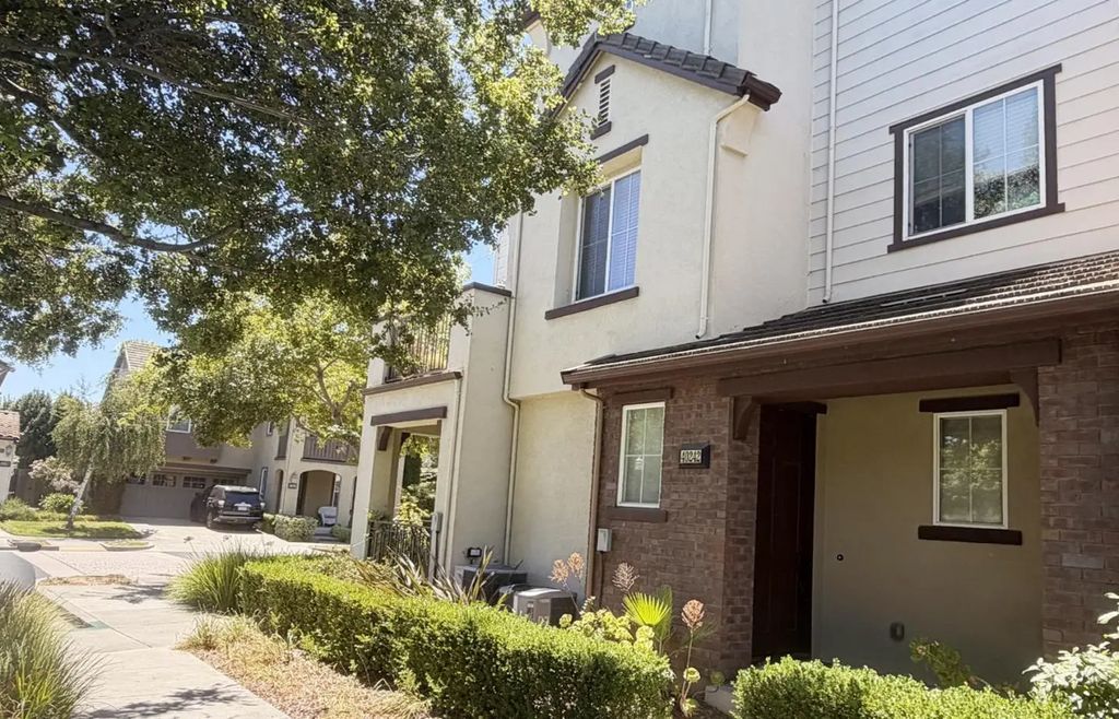 40242 Legend Rose Terrace, Fremont