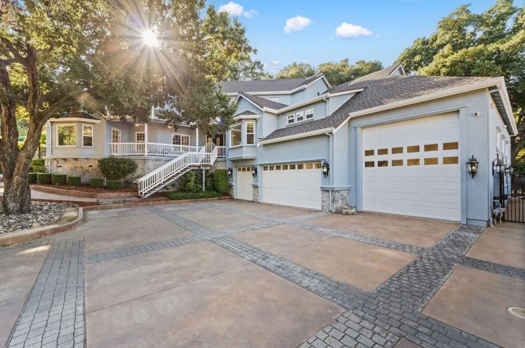 1925 Mantelli Drive, Gilroy