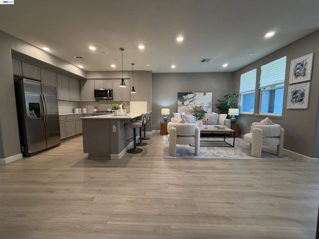 558 Clover Cir, Milpitas