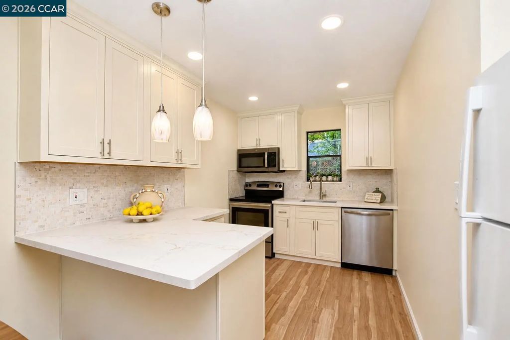 395 Camelback Rd 2, Pleasant Hill