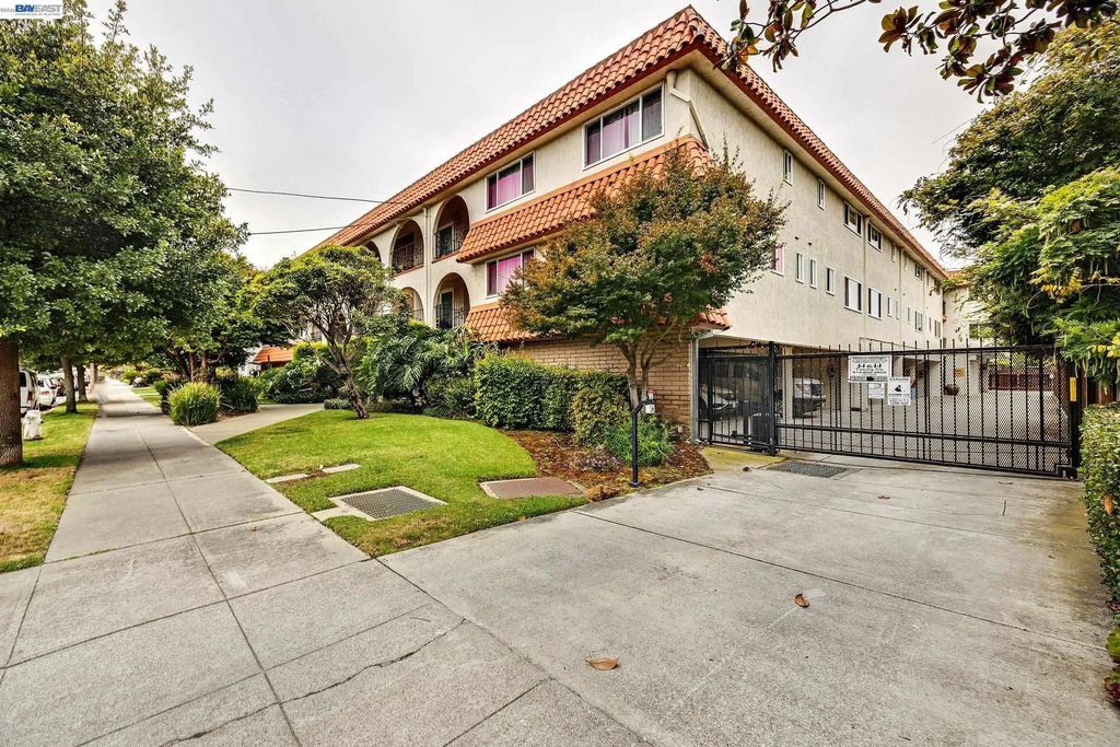 2133 Santa Clara Ave 328, Alameda