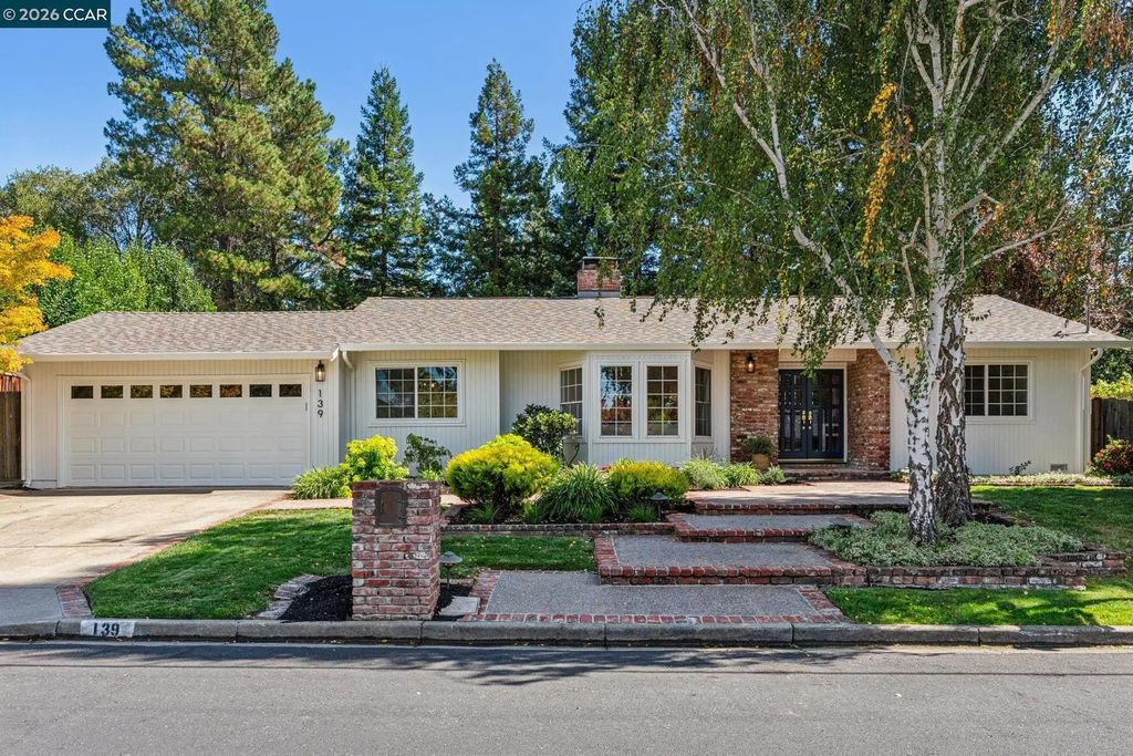 139 Hodges Dr, Moraga