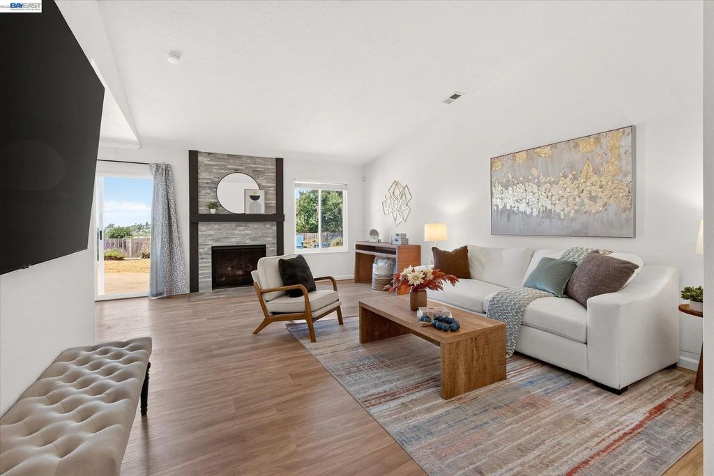 295 Iris Rd, Hercules