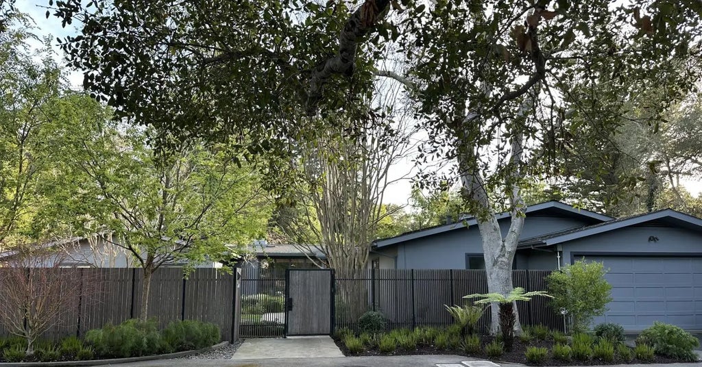 747 Bromfield Road, Hillsborough