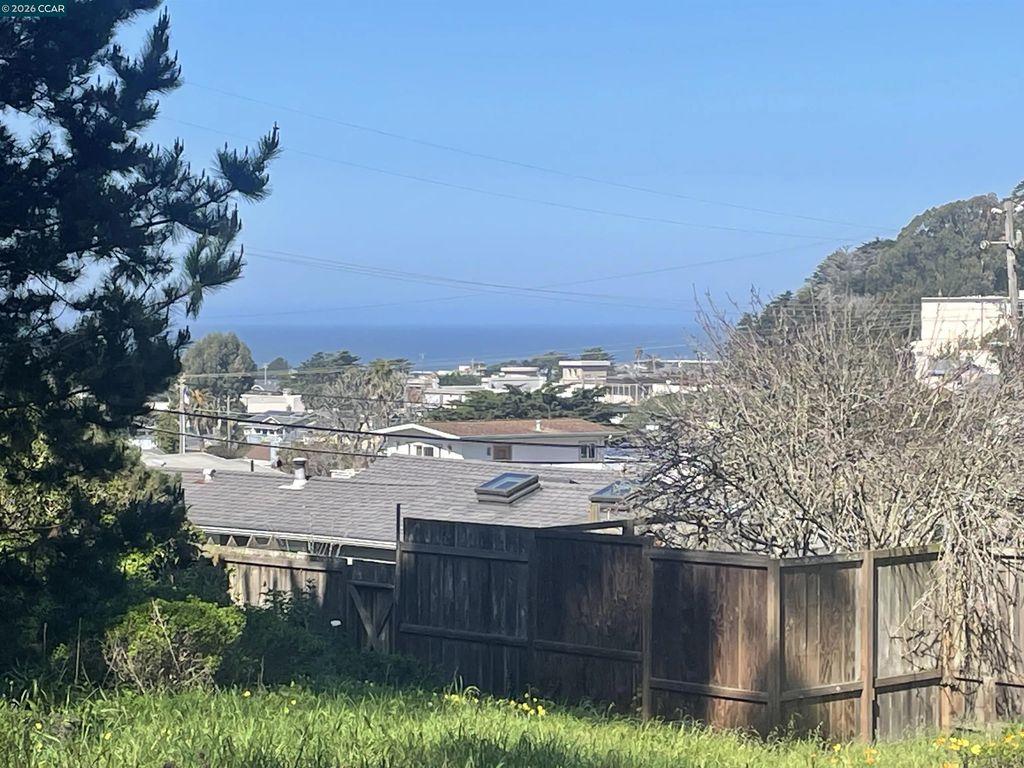490 Clarendon Rd, Pacifica