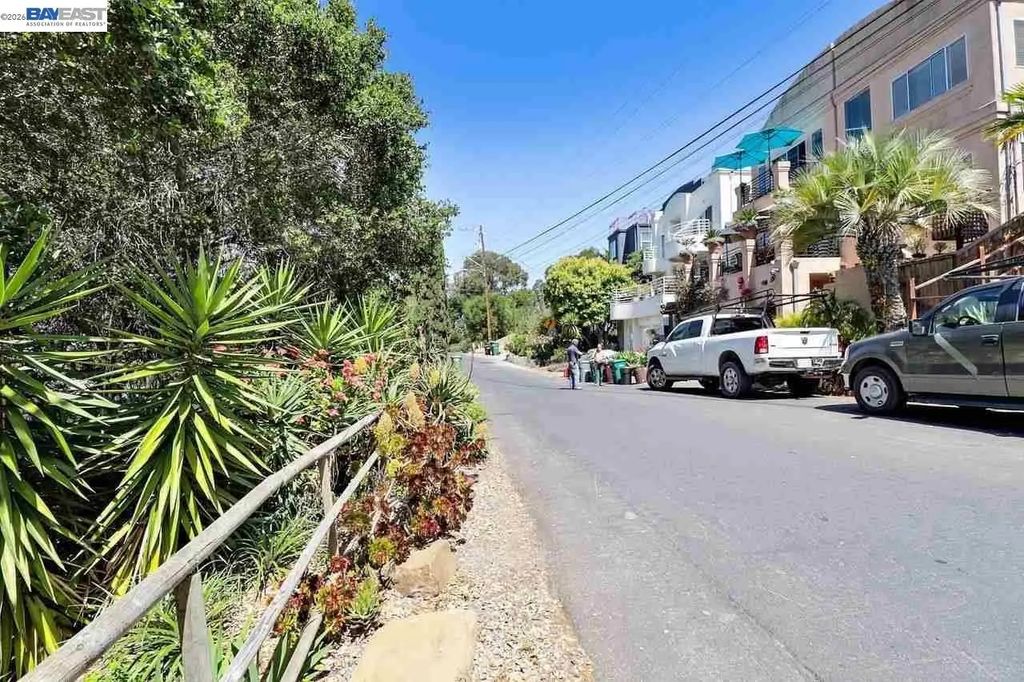 Outlook Ave, Oakland