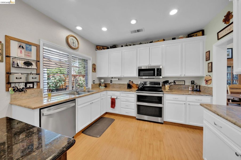 569 Apple Hill Dr, Brentwood
