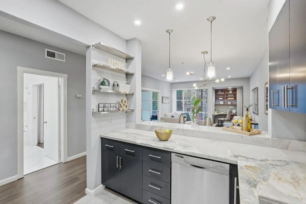 97 E Saint James Street 26, San Jose