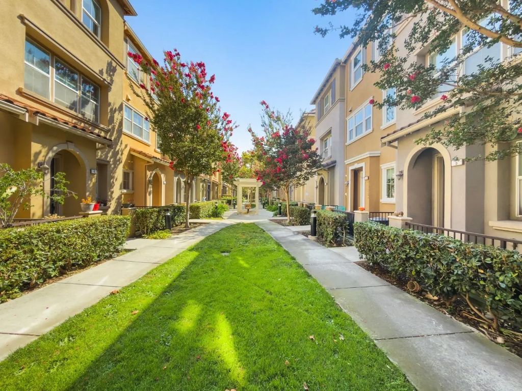1520 Avina Circle 1, Santa Clara