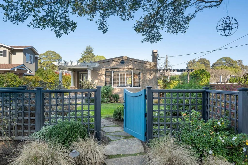 812 Newhall Road, Burlingame