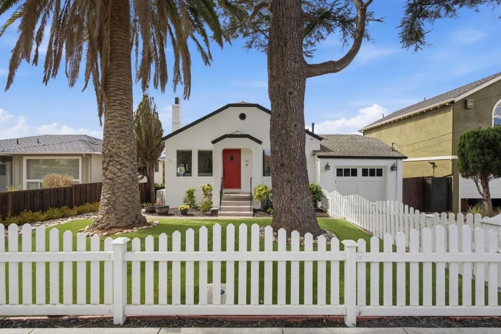 1817 Bayview Avenue, Belmont