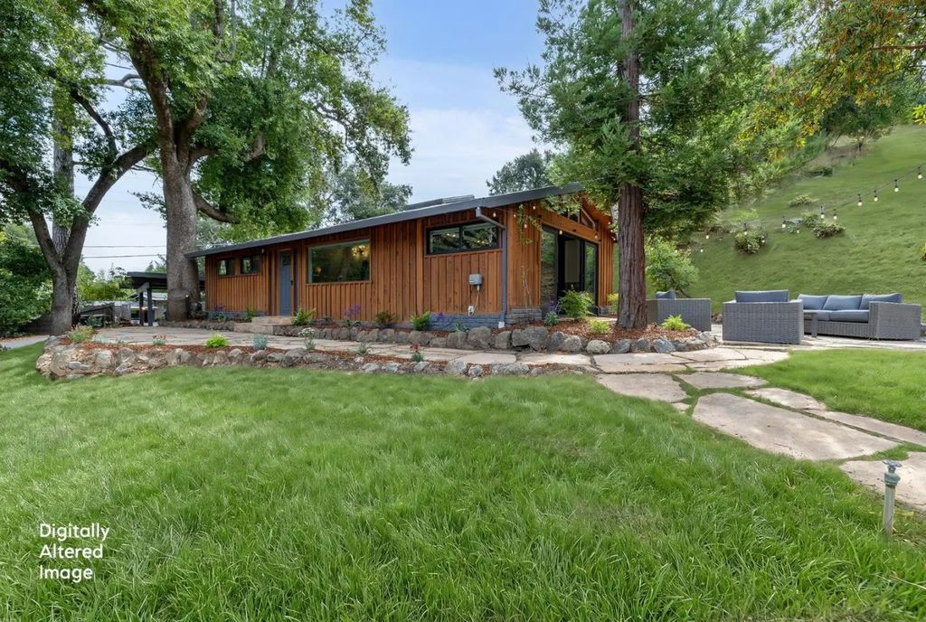 76 Old Spanish Trail, Portola Valley