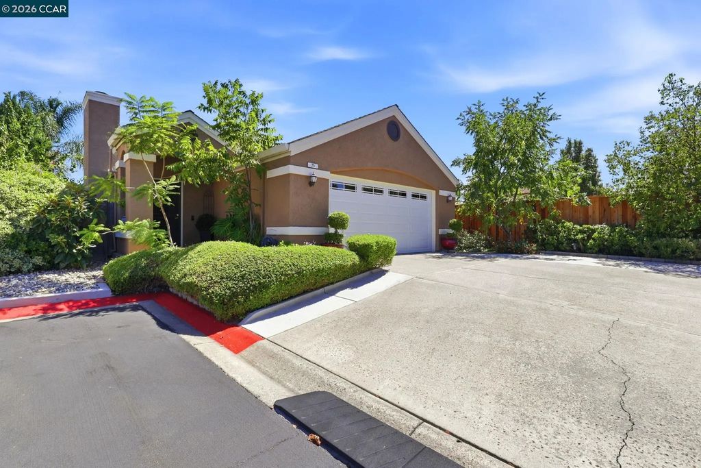 25 Sparrow Hawk Ct., Oakley