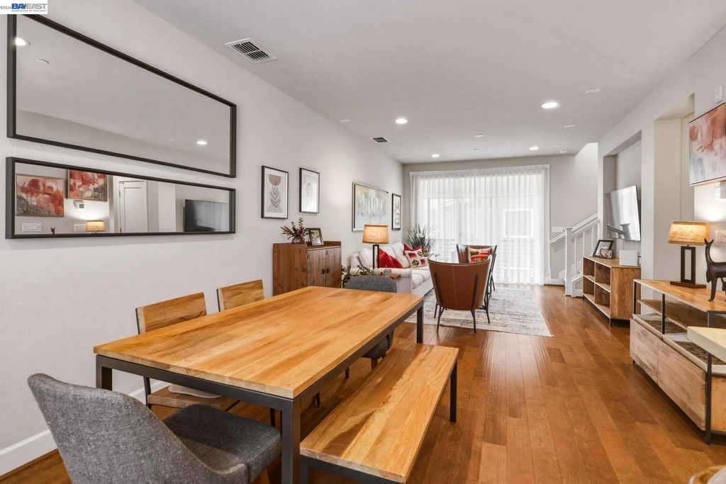 389 Basswood Cmn 11, Livermore