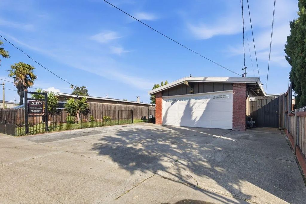 2136 Panama Street, Hayward