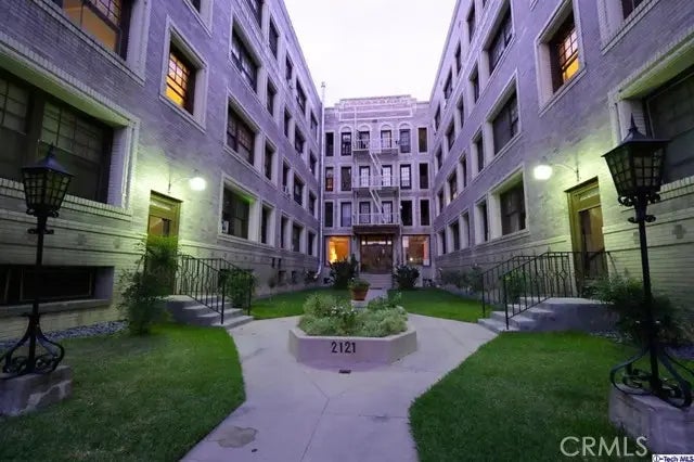 2121 James M Wood Boulevard 121, Los Angeles