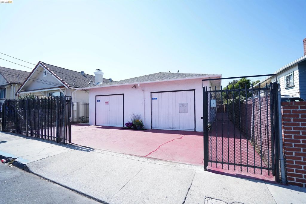 935 106th Ave, Oakland