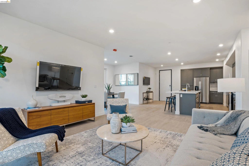 500 Somi Ct 301, Hayward