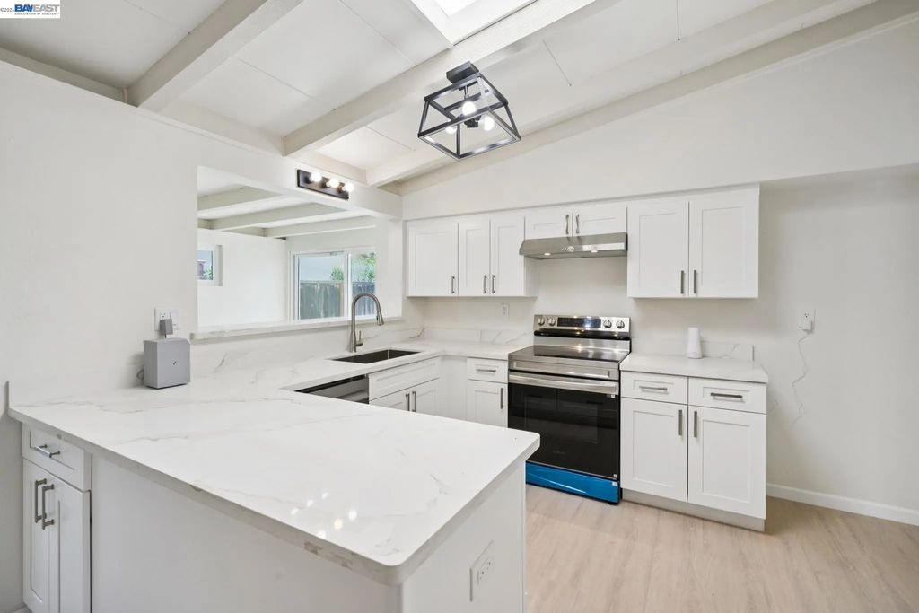 776 Poinciana St, Hayward