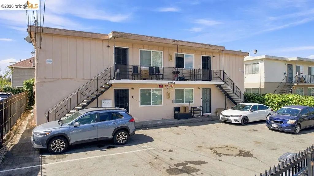 10582 Topanga Dr, Oakland