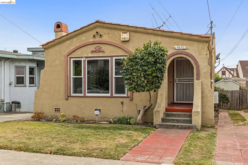 5621 Roberts Ave, Oakland