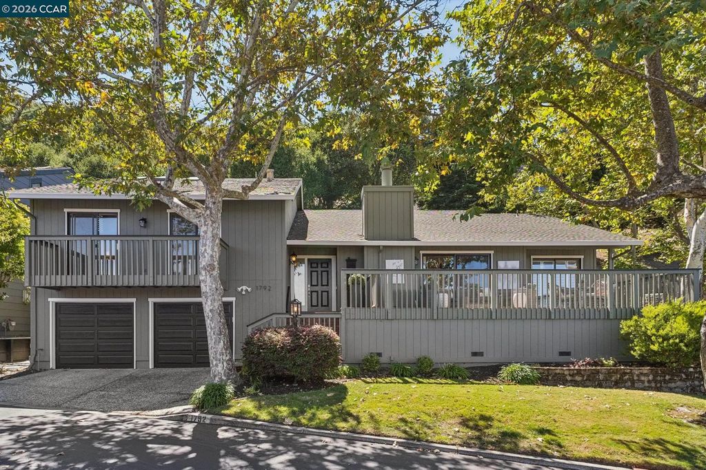 1792 Saint Andrews Dr, Moraga