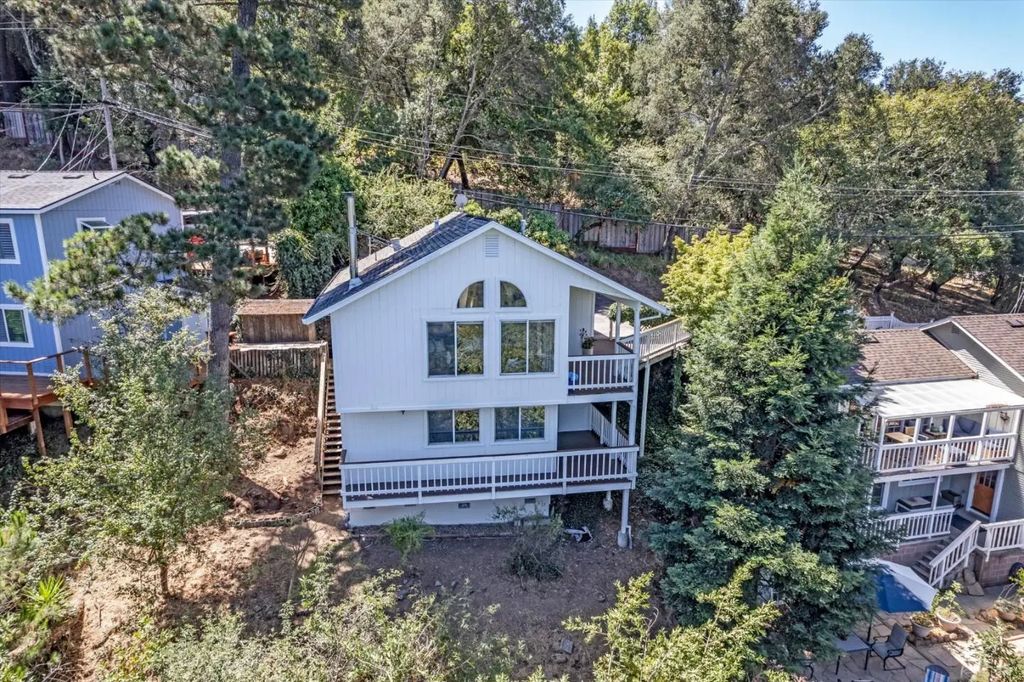 17415 Locust Drive, Los Gatos