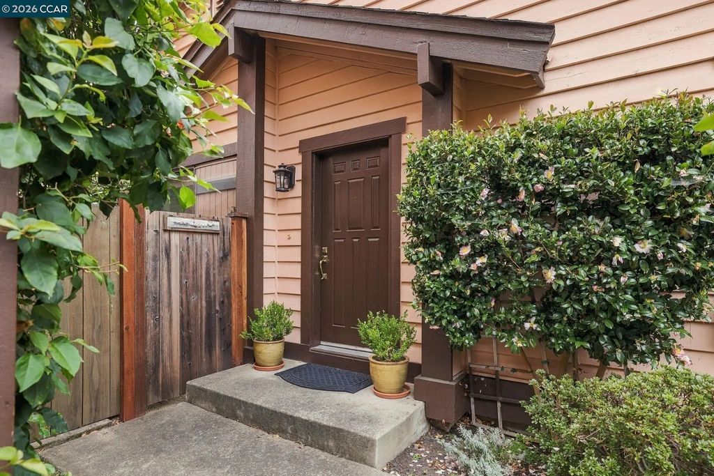 231 Charter Oak Cir, Walnut Creek