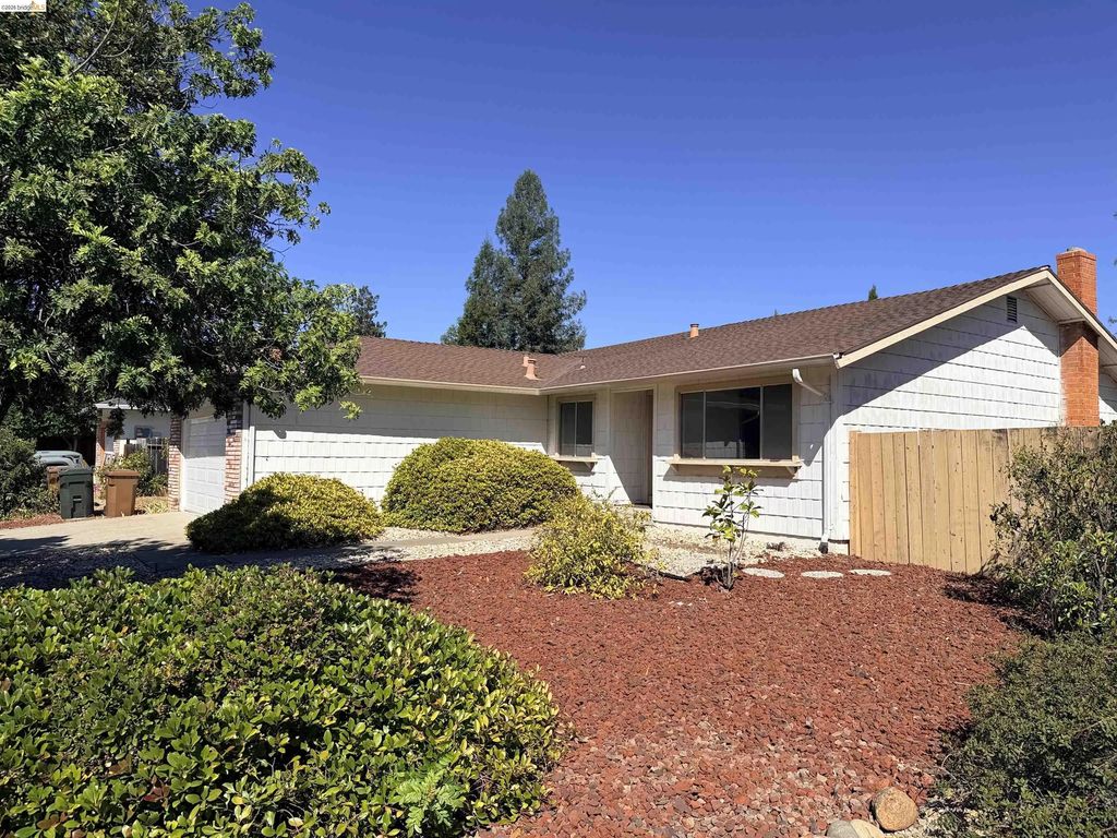 119 Clear Creek Ct, Martinez