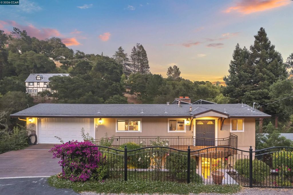 38 Saint Stephens Dr, Orinda
