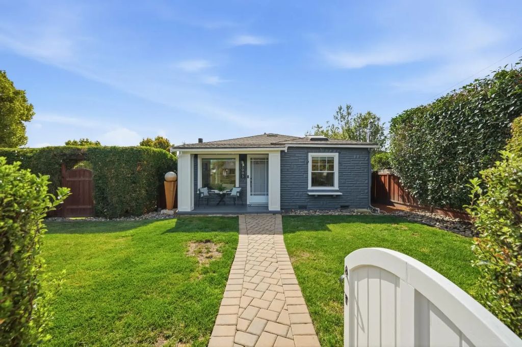 1005 Hall Street, San Carlos