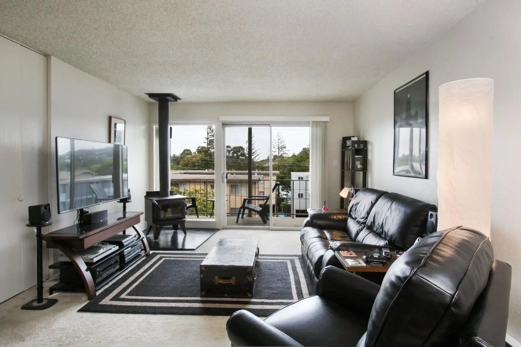 2200 Village Court, Belmont