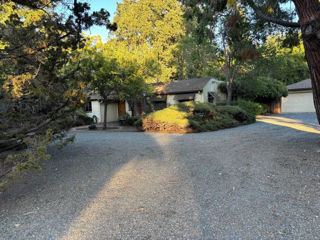 845 Los Robles Avenue, Palo Alto