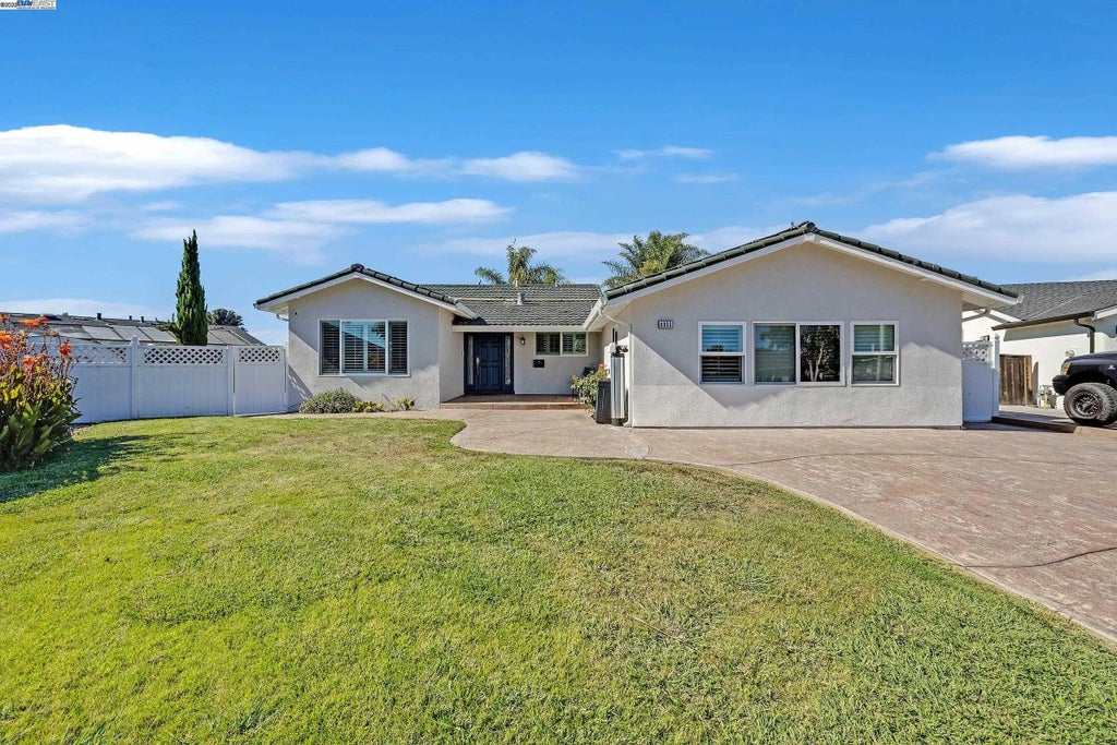 4955 Swindon Pl, Newark