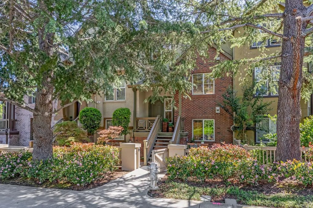 30 Royal Oak Court, Mountain View