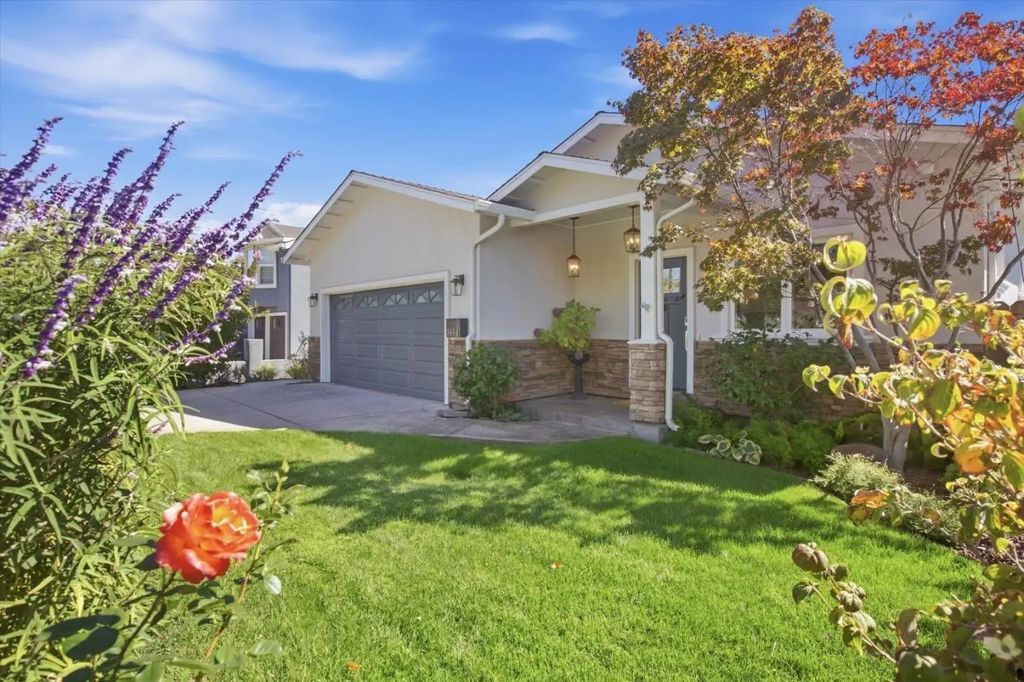 3494 Hoover Street, Redwood City